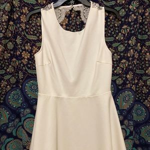 White Lulu’s dress